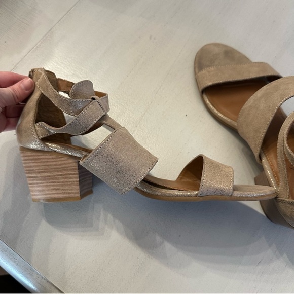 Sofft Aldina Euro Soft Women’s Metallic Champagne Block Heel Sandal Sz 11M GUC - Picture 7 of 10